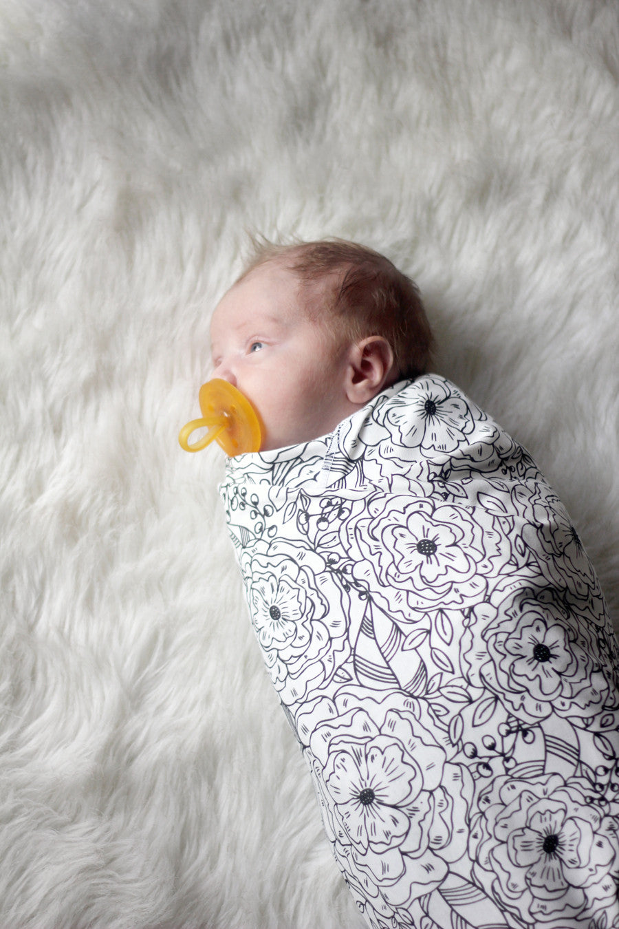 Swaddle - Organic cotton - LAP SIZE - Big blooms outlined - SALE - howjoyfulshop