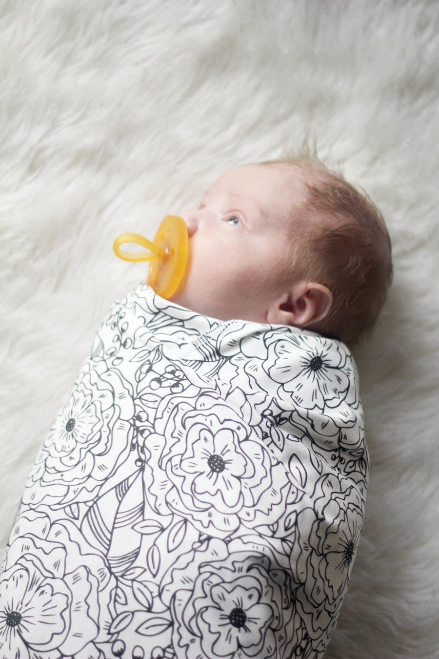 Swaddle - Organic cotton - LAP SIZE - Big blooms outlined - SALE - howjoyfulshop