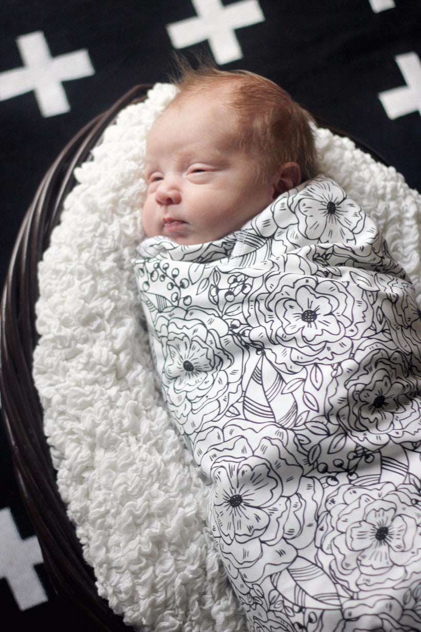 Swaddle - Organic cotton - LAP SIZE - Big blooms outlined - SALE - howjoyfulshop