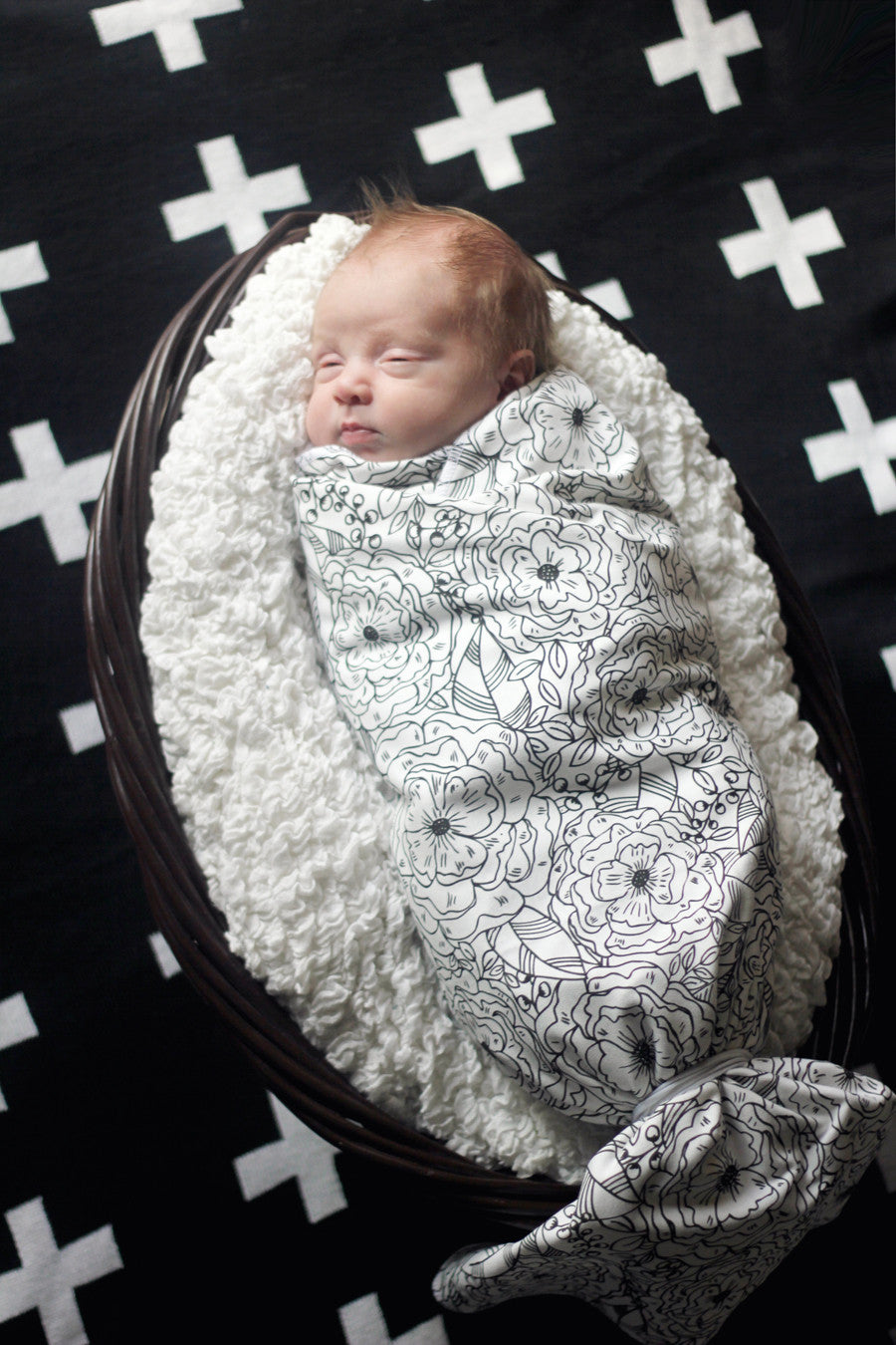 Swaddle - Organic cotton - LAP SIZE - Big blooms outlined - SALE - howjoyfulshop